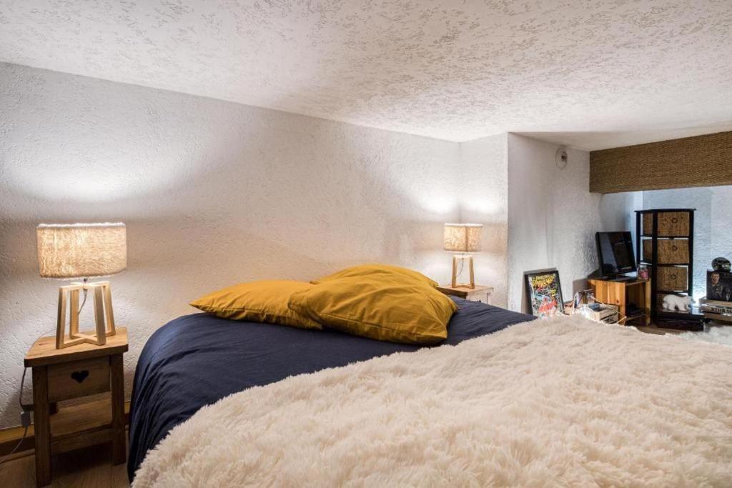 Cocoon In Apartment *
